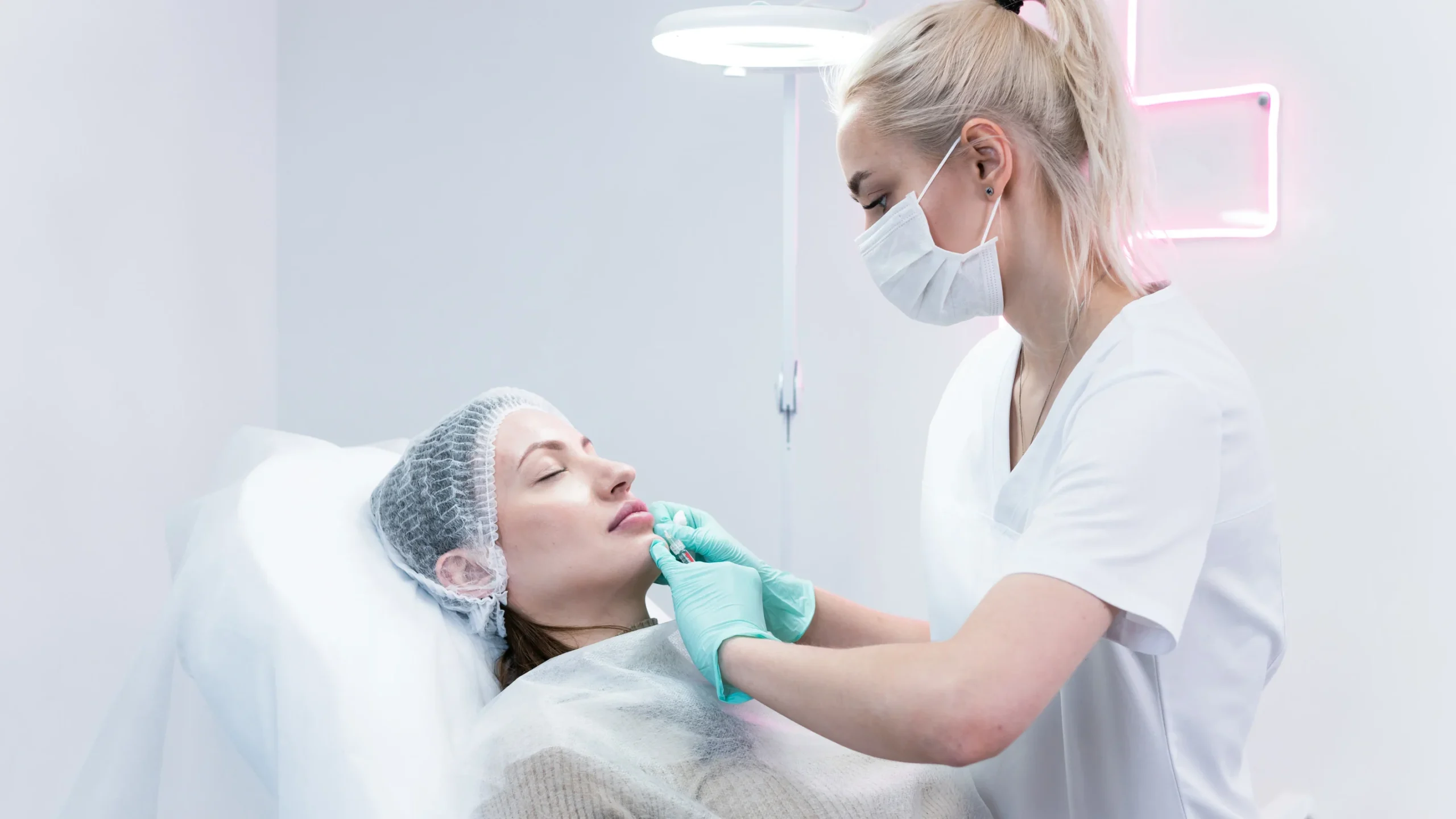 9 Tips for Minimizing Lip Injection Pain