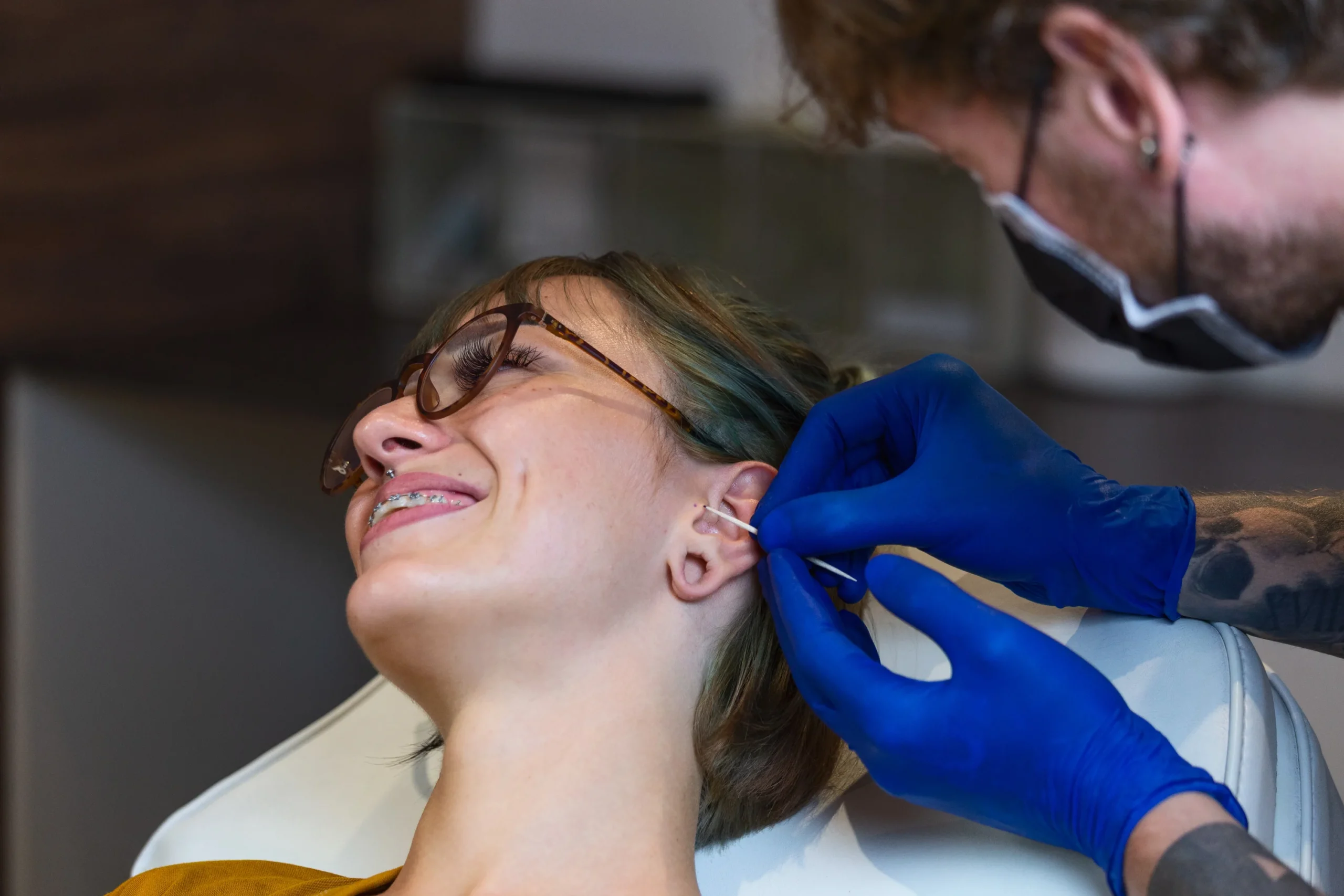Dealing with the discomfort of ear cartilage piercing