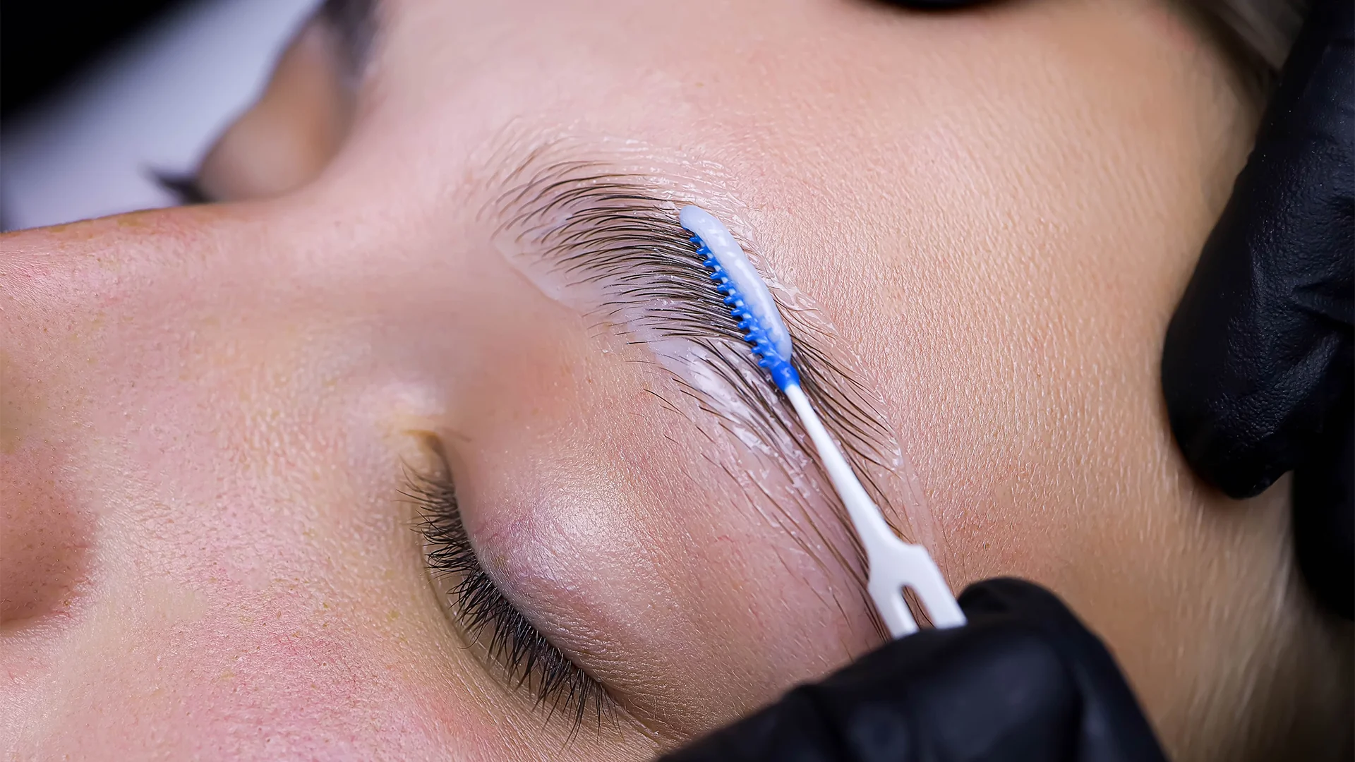 5 Differences Brow Lamination and Microblading