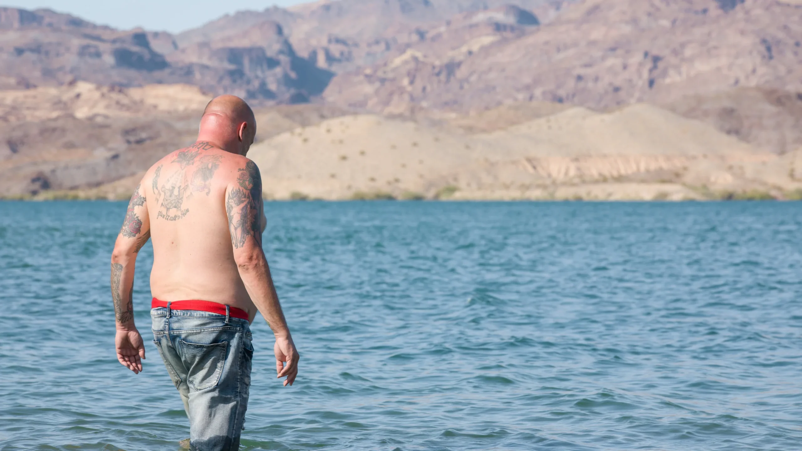 Scarring and damage to tattoos from tattooing over sunburn