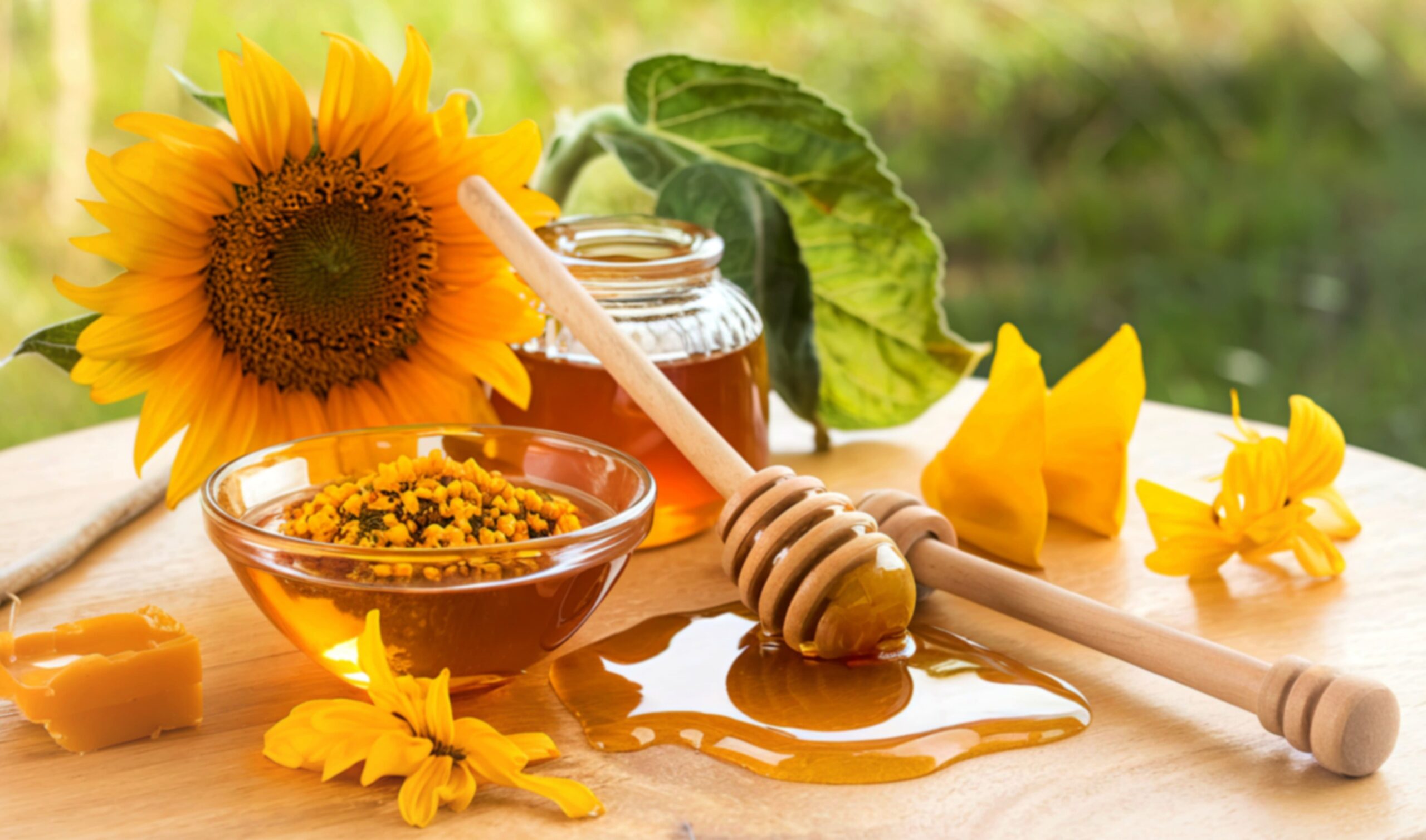 Pure honey and bee pollen for male wellness